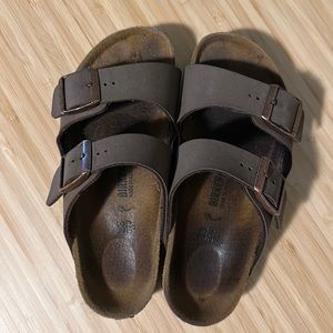 Size 33 kids Birkenstock Arizona, used but soles and insoles are in great shape.